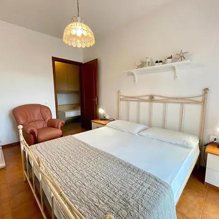 Apartment Bright Wide Flat, 130m From The With Shared Pool