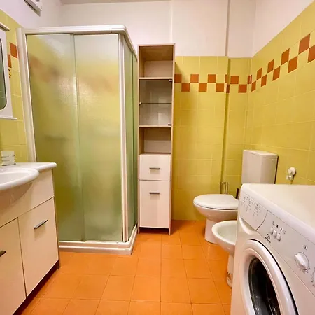 Apartment Bright Wide Flat, 130m From The With Shared Pool *