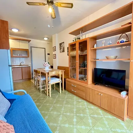 Apartment Bright Wide Flat, 130m From The With Shared Pool