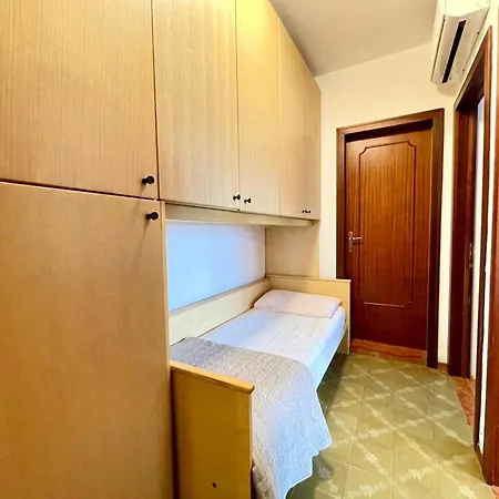 Bright Wide Flat, 130m From The With Shared Pool Apartment *