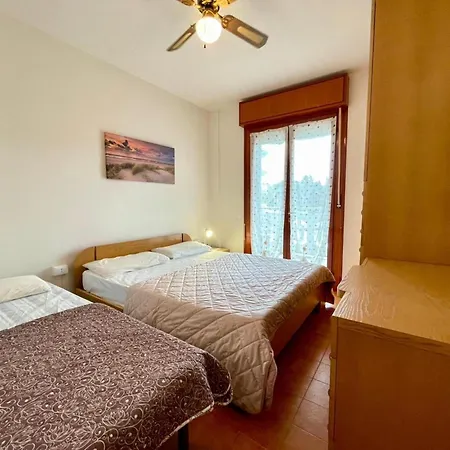 Bright Wide Flat, 130m From The With Shared Pool * Porto Santa Margherita di Caorle