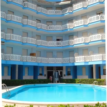 Apartment Bright Wide Flat, 130m From The With Shared Pool *