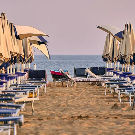 Bright Wide Flat, 130m From The With Shared Pool * Porto Santa Margherita di Caorle
