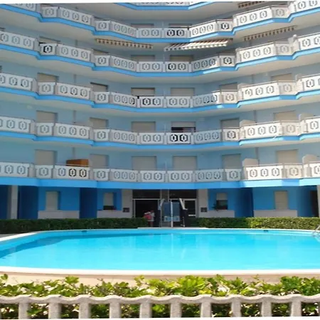 Bright Wide Flat, 130m From The With Shared Pool Porto Santa Margherita di Caorle